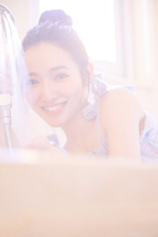 美女露出尿口让男人桶爽